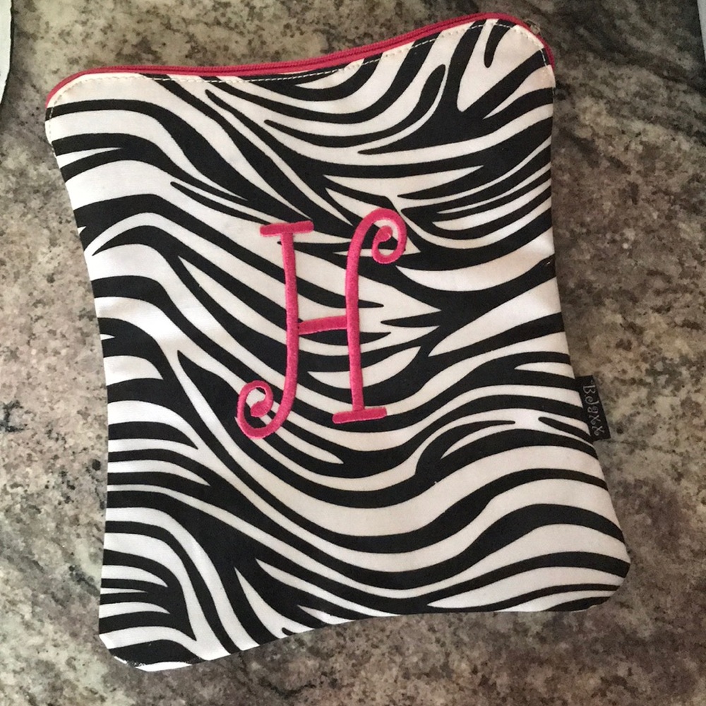 B. JAXX Monogram “H” Letter Zebra Print Bag 💗🦓💗